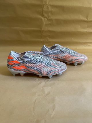 T39 y T 40 - Botas de Futbol Nemeziz.1