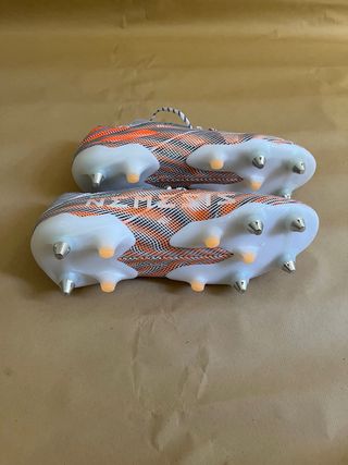 T39 y T 40 - Botas de Futbol Nemeziz.1