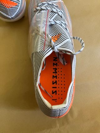 T39 y T 40 - Botas de Futbol Nemeziz.1