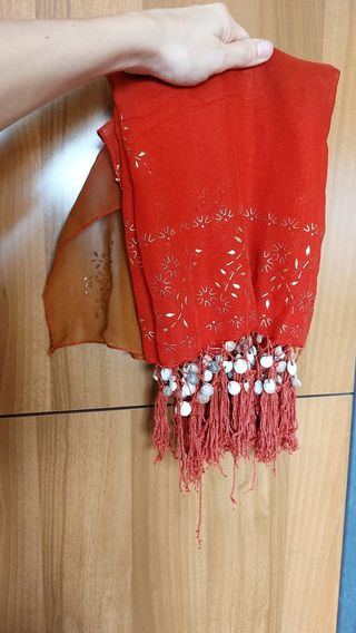 Sciarpa stola con frange e conchiglie