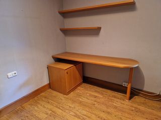 Mesa de estudio con cajonera
