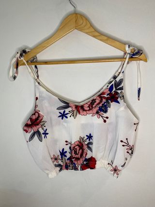 Top corto floral de Shein