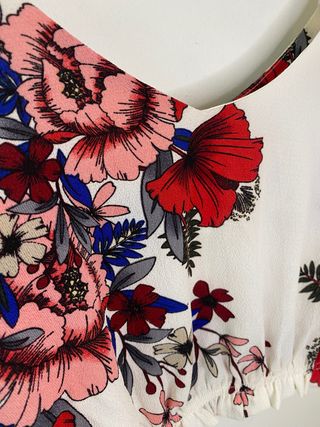 Top corto floral de Shein