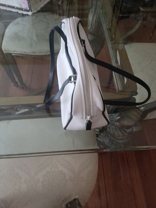Bolso blanco en piel. Como nuevo. 