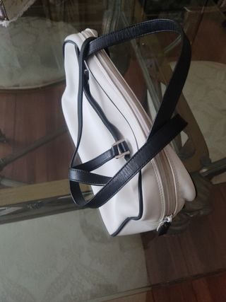 Bolso blanco en piel. Como nuevo. 