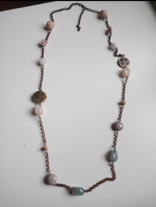 Collar juvenil en tonos marrones