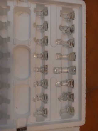 Juego de ajedrez de cristal