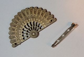 Abanico de madera en miniatura