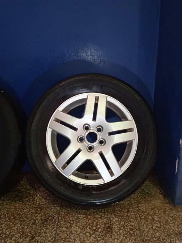 5 LLANTAS VW GOLF