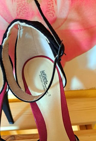 Sandalias altas con sujeción al tobillo -Talla 39-