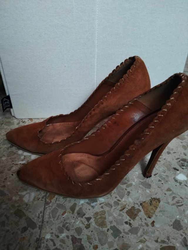 Zapato tacón ante color Camel 39