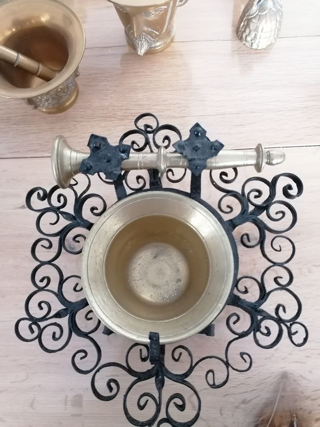 Mortaio in bronzo con porta malta