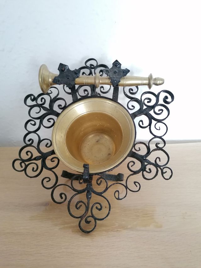 Mortaio in bronzo con porta malta