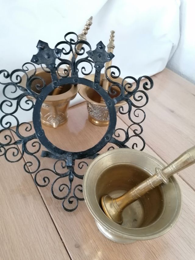 Mortaio in bronzo con porta malta