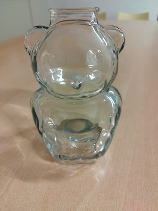 Hucha oso de cristal de diseño resistente.