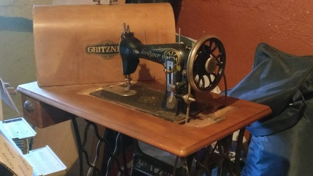 Maquina coser/Màquina cosir antiga