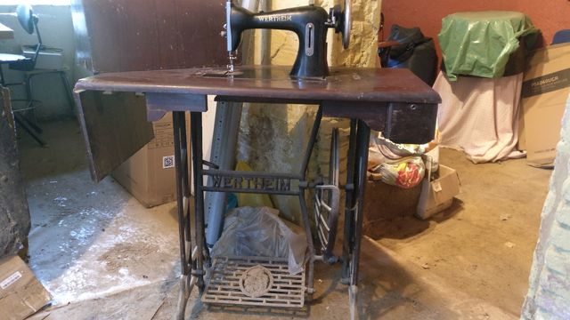 Maquina coser/Màquina de cosir antiga
