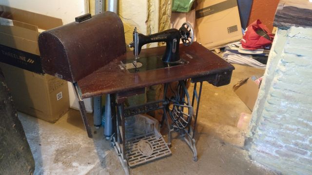 Maquina coser/Màquina de cosir antiga