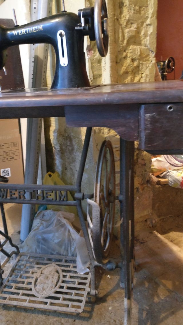 Maquina coser/Màquina de cosir antiga