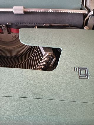 Vintage máquina escribir Olivetti Letter