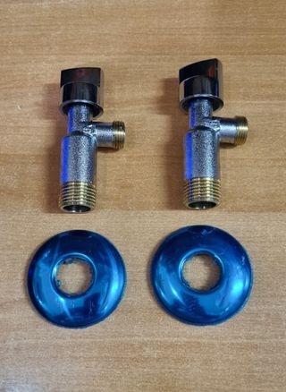 Llaves escuadra y grifo lavadora