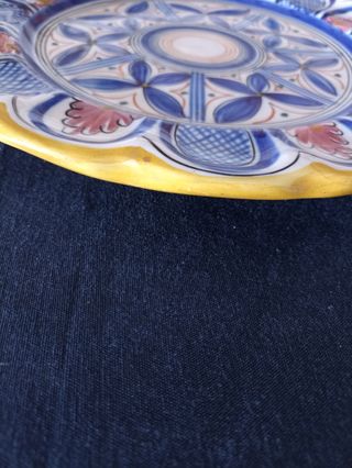 Antiguo plato de cerámica