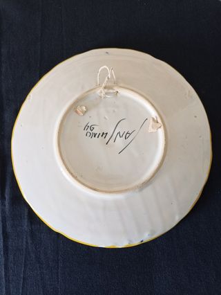 Antiguo plato de cerámica