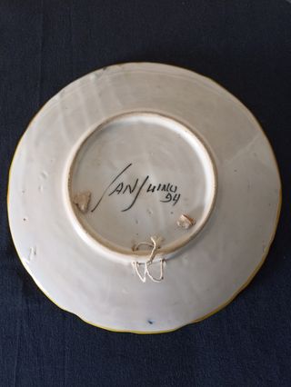 Antiguo plato de cerámica