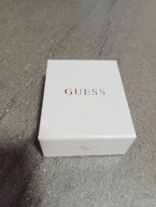 Colgante marca Guess