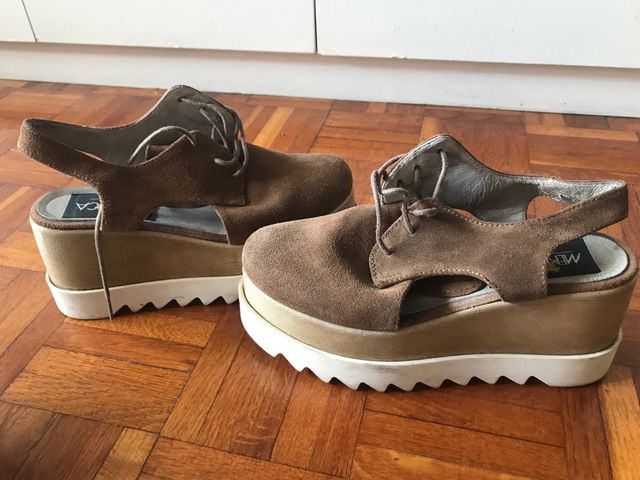 zapatos con plataforma beige zapateria Menorca