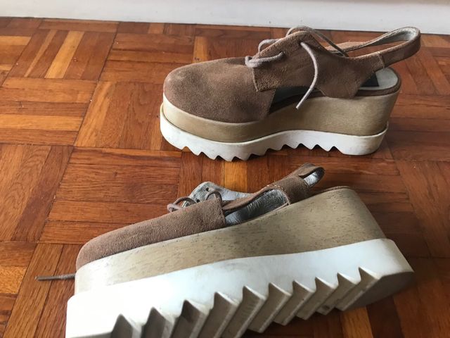 zapatos con plataforma beige zapateria Menorca