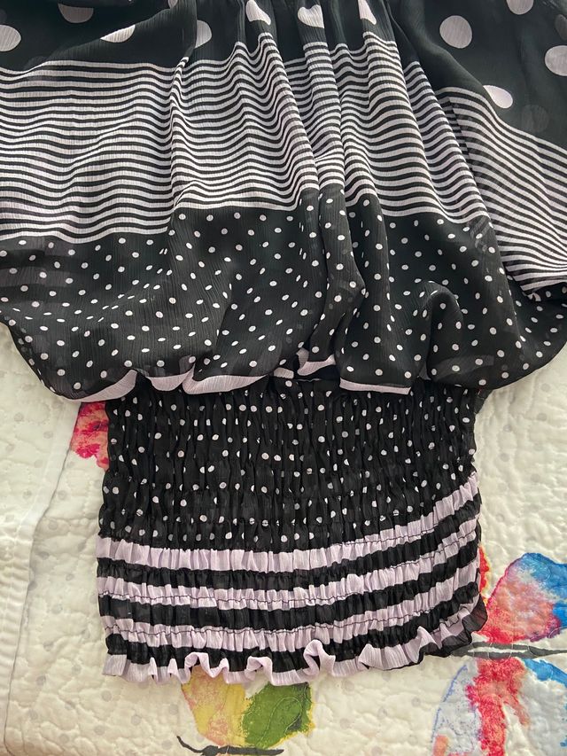 Top lunares y rayas blanco y negro