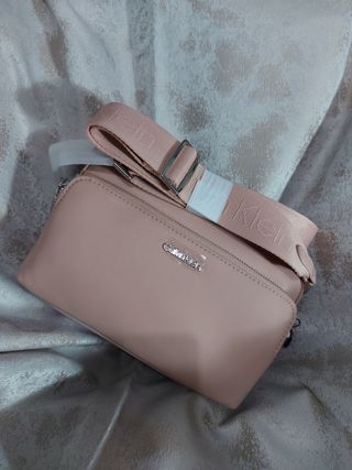 Bolso Calvin Klein.