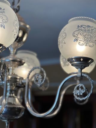 Antigua lámpara de techo plateada