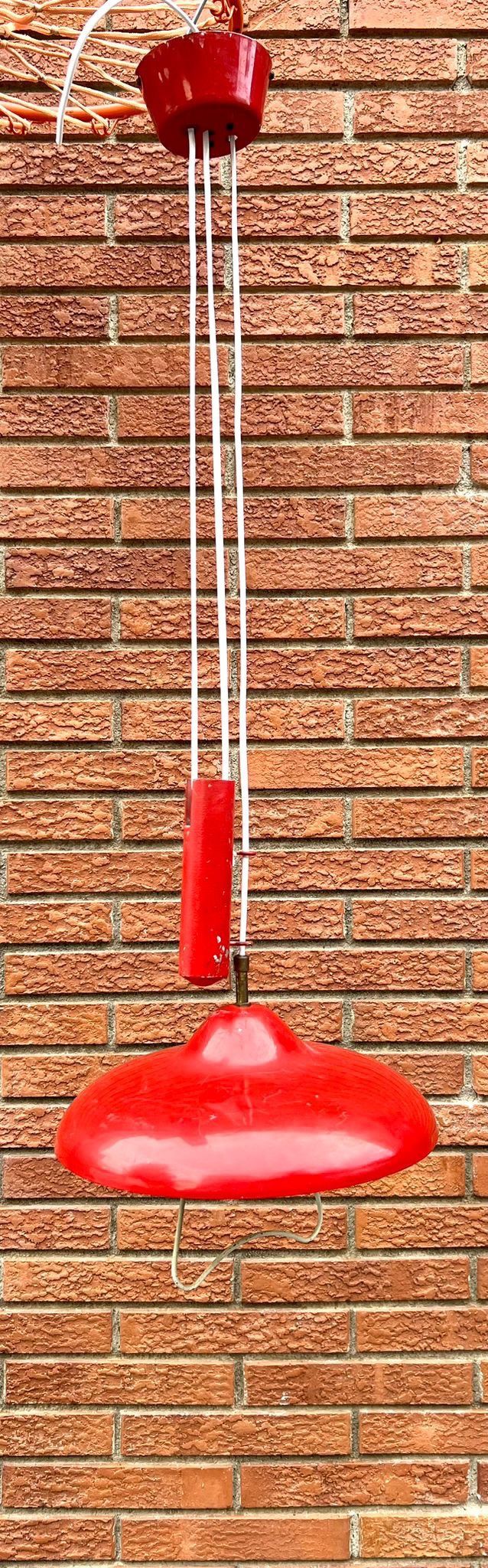 LAMPARA DE TECHO ROJA DISPONIBLE!!