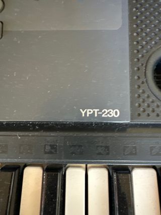 Órganos Yamaha YPT-230
