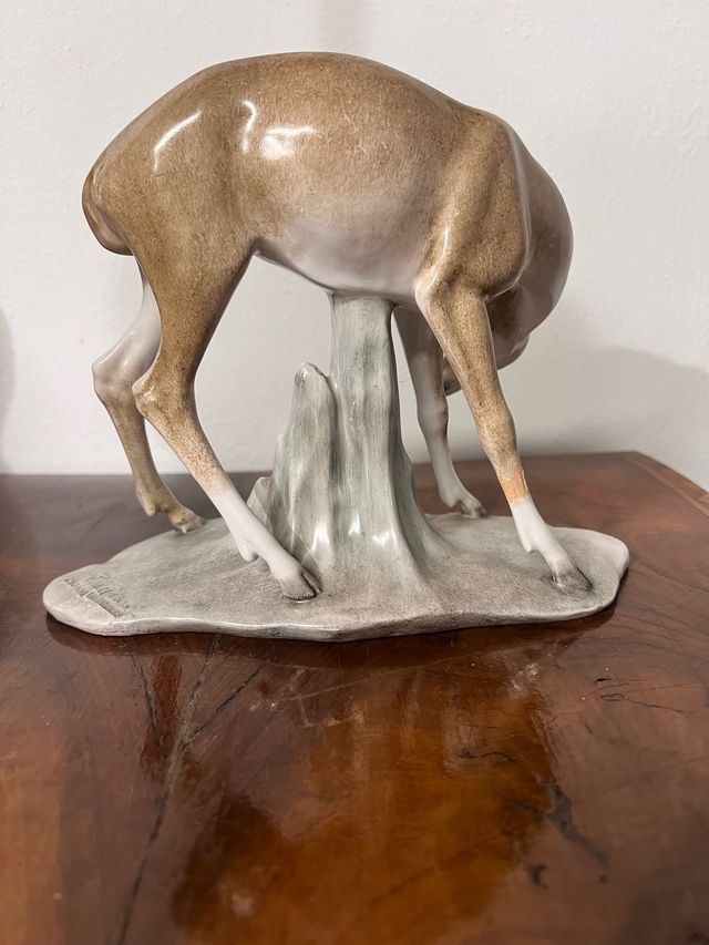 Cerbiatto in ceramica dipinta a mano