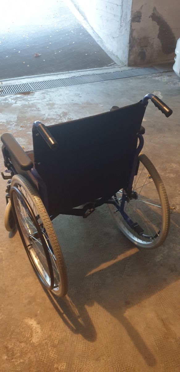 Carrozzina pieghevole