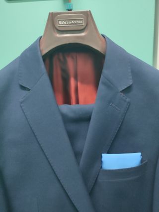 Traje de caballero en perfecto estado