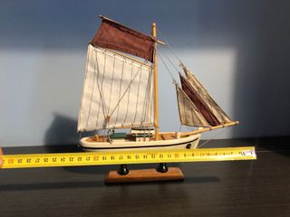 Barco de vela de madera