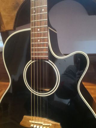 Guitarra electroacústica Takamine