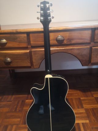 Guitarra electroacústica Takamine