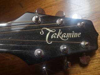 Guitarra electroacústica Takamine