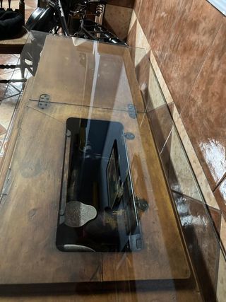 Mesa cristal sobre Maquina Coser antigua