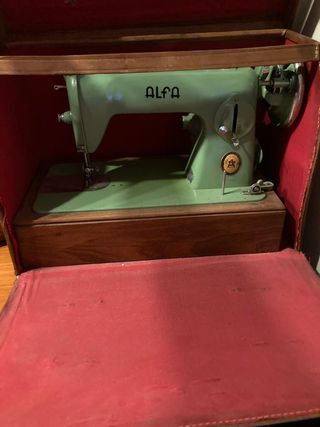 Maquina coser con maletin de piel