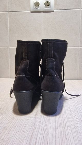 Botines de ante "24 HRS" Talla 38
