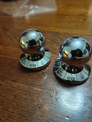 Fermacarte e palla decisionale