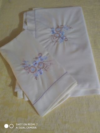 J. De cama de matrimonio, bordado
