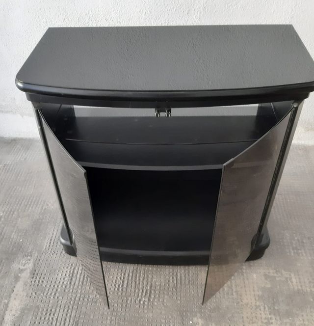 Mueble televisor con base giratoria