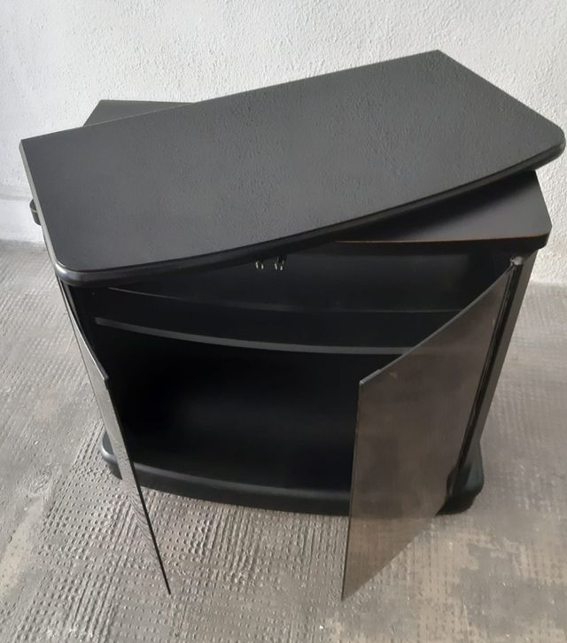 Mueble televisor con base giratoria